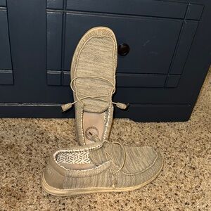 Men’s size 13 Hey dudes, hardly worn! 

Wally B / Beige